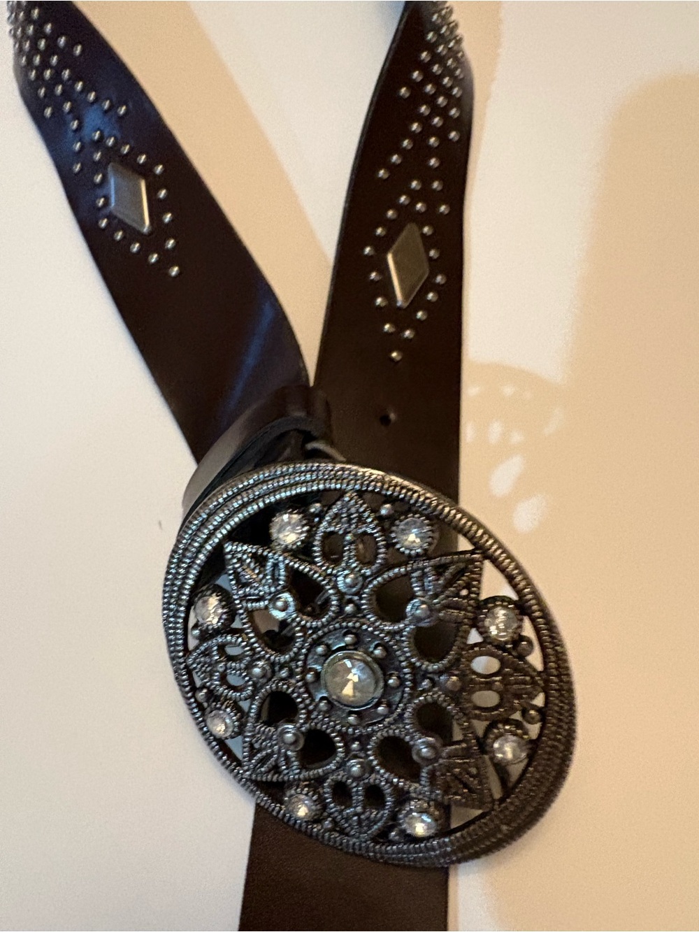 Women's Western Brown Leather Belt Jewel Filigree Medallion Stud measures 29-33